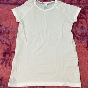 Ivivva white short sleeved athletic top!!